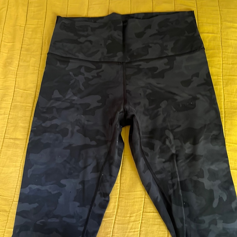Lululemon - Camo Wunder Cropped High Rise Leggings